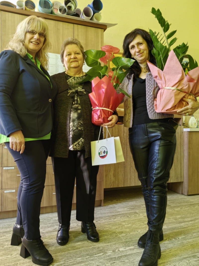 С много обич и мило тържество III ОУ „Гоце Делчев“ в Петрич изпрати в пенсия София Иванова