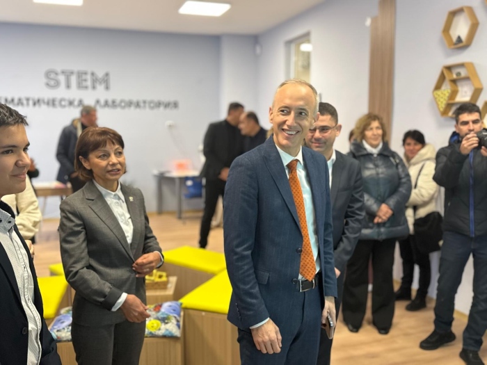 Красимир Вълчев от Благоевград: Няма как да просперираме, ако децата не учат природни науки, залита се към чуждите езици (Обновено)