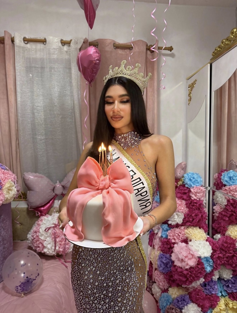 Мис България – Петрич Велислава Керемидчиева отпразнува 18-и рожден ден в блясък и празнично настроение