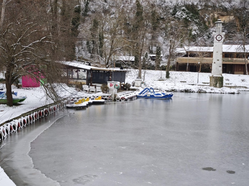 Eзерото в парк \