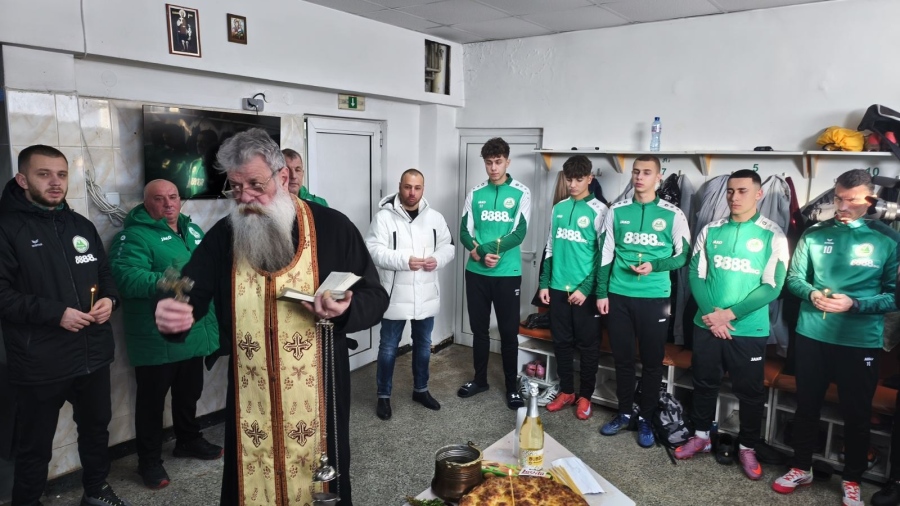 С водосвет и амбиции за силна пролет Пирин (Гоце Делчев) излезе за първа тренировка