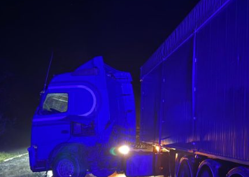 Тир се завъртя на пътя край Гоце Делчев и блокира движението