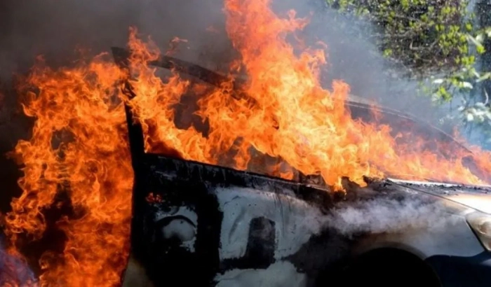 Горя мерцедес в Благоевград, разследва се умишлен палеж