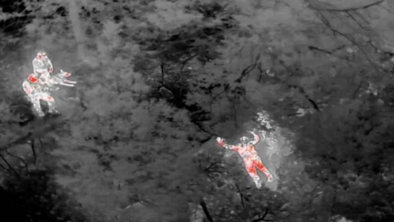 С помощта на термокамера: Гранична полиция локализира в тъмното единия от братята грабители на 25 500 евро