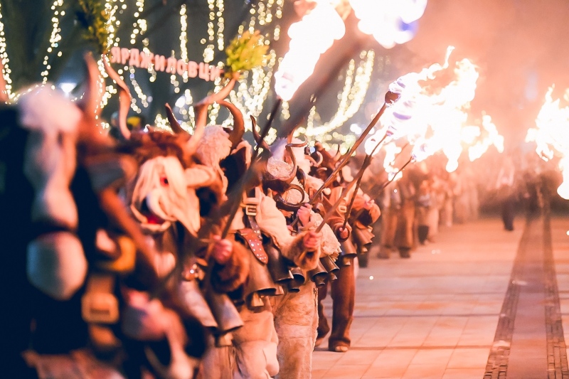  Зрелищен спектакъл даде старт на най-големия маскараден фестивал в Европа „Сурва“ в Перник