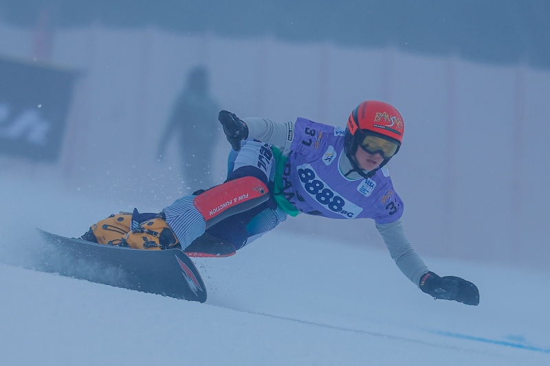 Трима българи пребориха мъглата и са във финалите на първия паралелен гигантски слалом в Банско