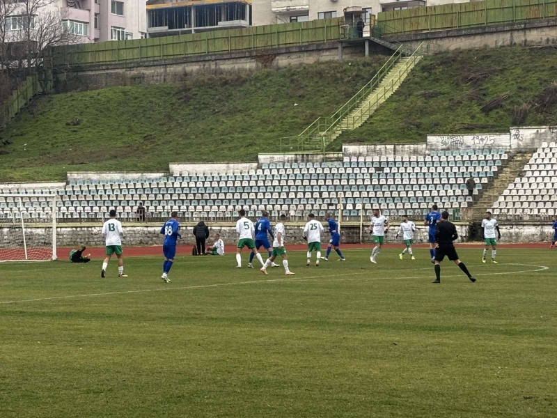 След 100 мача с Вихрен Даниел Пехливанов отива  в чужбина, без победител в контролата със Славата