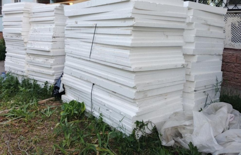 Откраднаха стекове стиропор и фибран от санираща се сграда в Ново Делчево