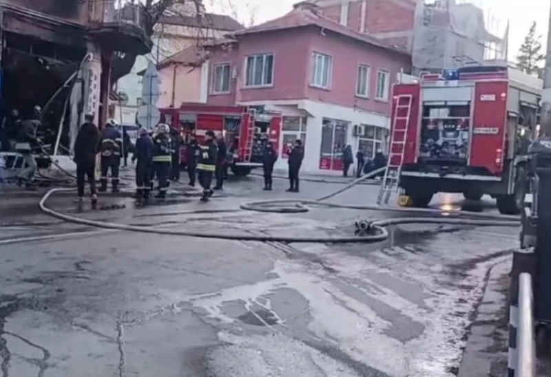 Горя магазин в центъра на Кюстендил