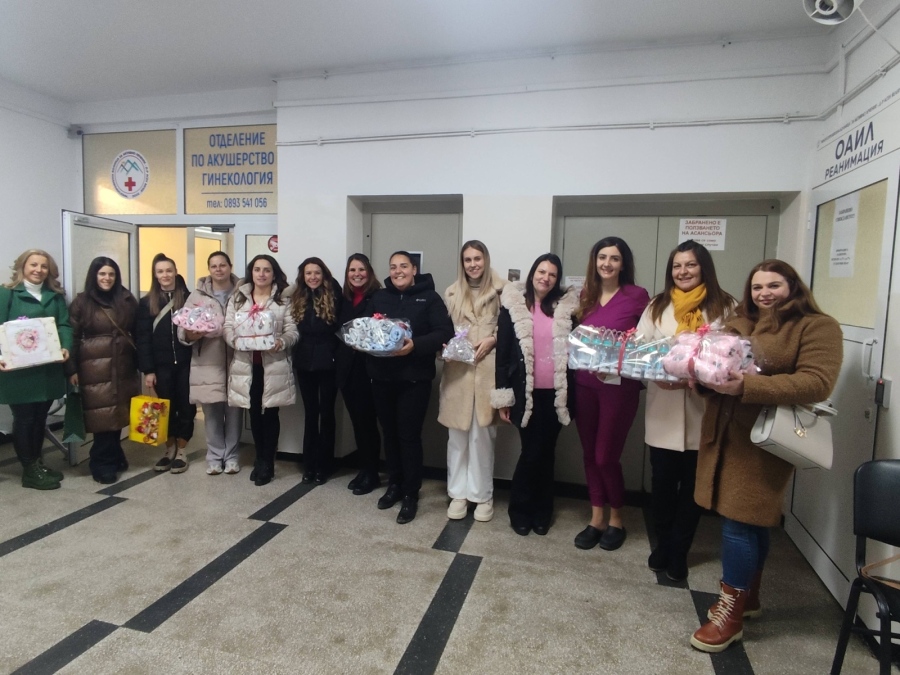 Бабинден в МБАЛ Разлог: Благодарни майки  зарадваха екипа на Родилно отделение с подаръци и сълзи от радост