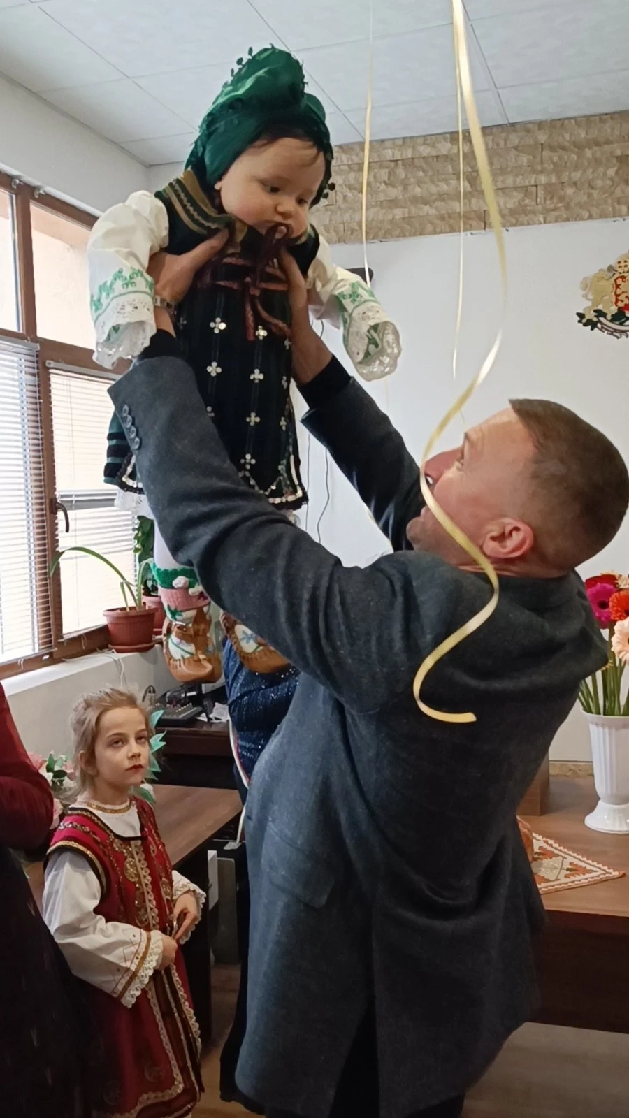 Белица празнува с „Даване име на новородено“ и бабино хоро