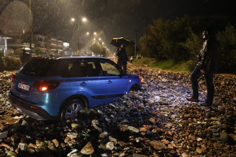 Атина под вода - проливни дъждове взеха две жертви в Гърция