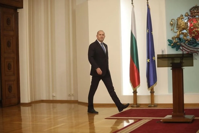 Радев излиза от президентската институция