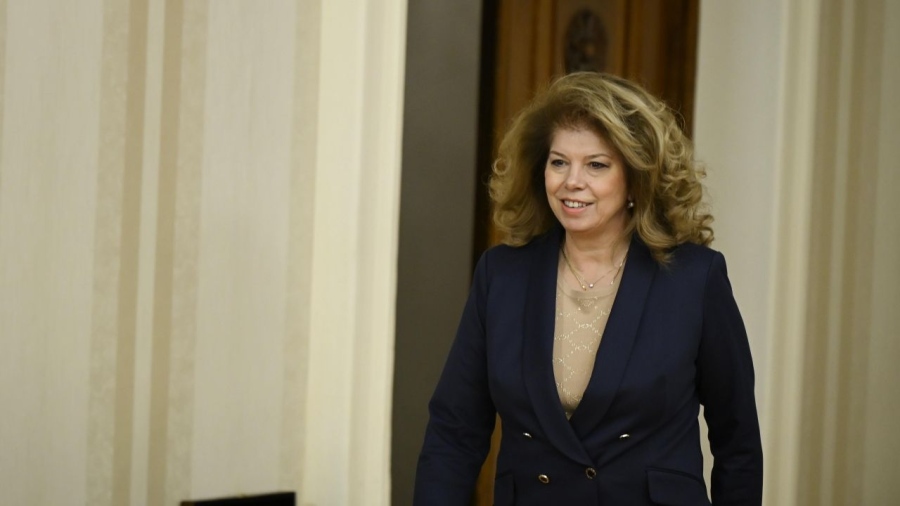 Исторически ден: Илияна Йотова е първата жена президент на България