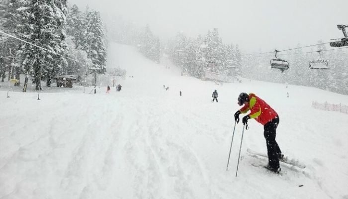 Ски патрул спипа мъж с марихуана край лифта на Боровец