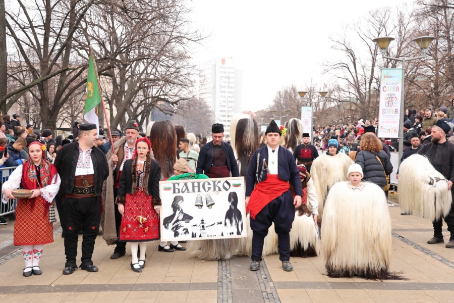 Банско омагьоса „Сурва“ с 250 участници и обичая „Предаване на житния клас“