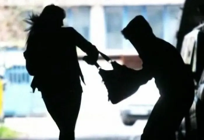 16-годишен криминално проявен нападна и ограби жена в  Самоков