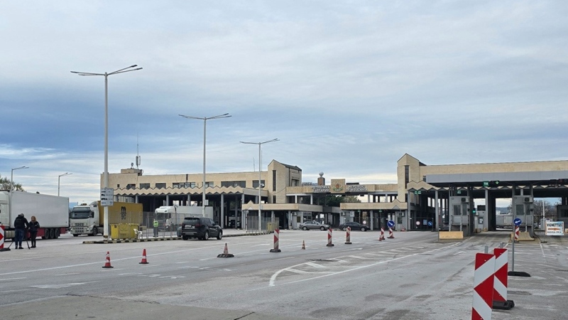 Отново блокада по границите! Спряха влизането у нас на камиони над 3,5 т през пунктовете с РСМ и Сърбия