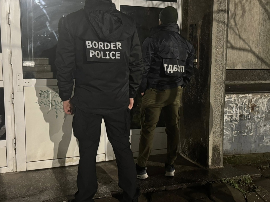 Спецакция! Разбиха каналджийска мрежа в Брезник, София и Търговище, 16 души са арестувани