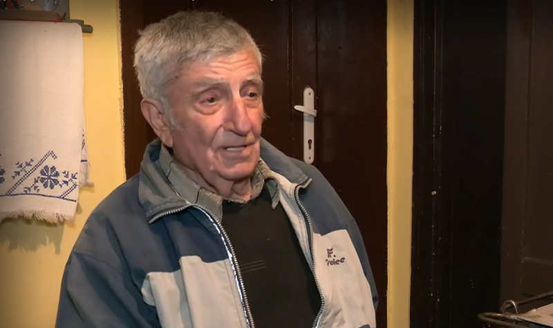  Пример за доблест: Ученици върнаха пенсията на 80-годишен мъж