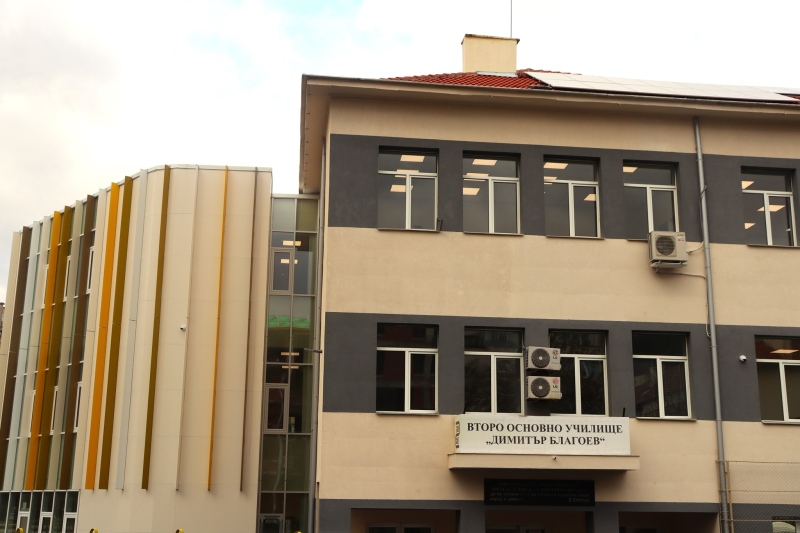 Преобразиха с 2,2 млн. евро училище в Благоевград, минава на едносменен режим