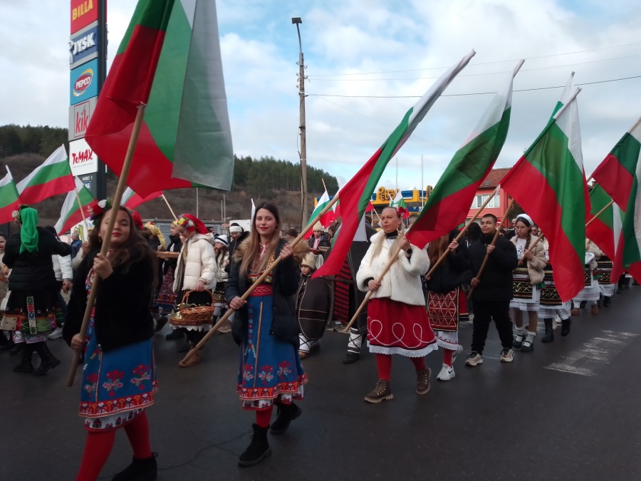 Историческа възстановка върна дупничани в 1878 г.: Шествие на свободата припомни за Освобождението на града