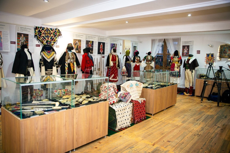 20 автентични носии, накити и хурки показват красотата на традицията в Разлог