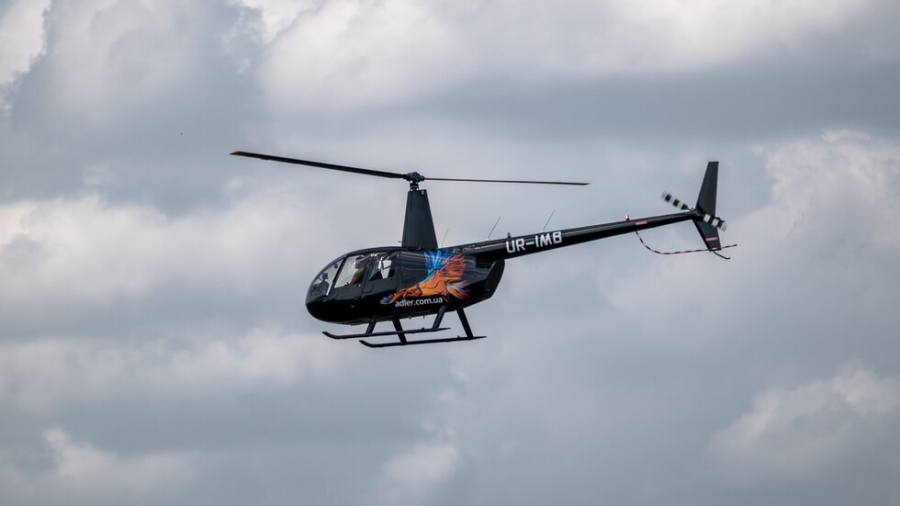 Кмет на румънско село без питейна вода и канализация ходи на работа със собствен хеликоптер