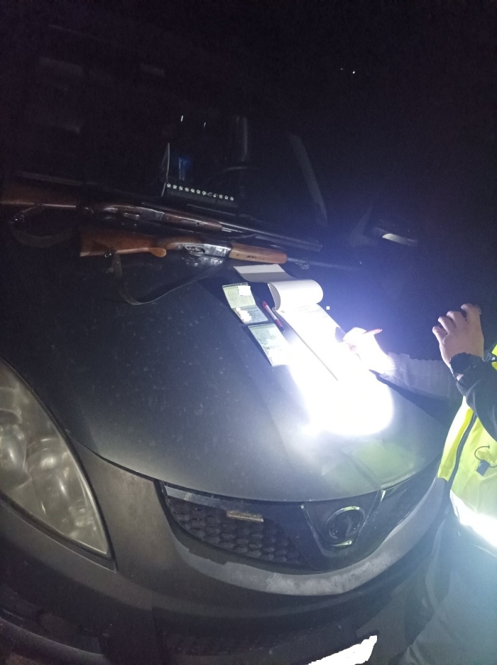 Горски инспектори заловиха бракониери със сглобени ловни пушки в Ихтиманско, един избяга