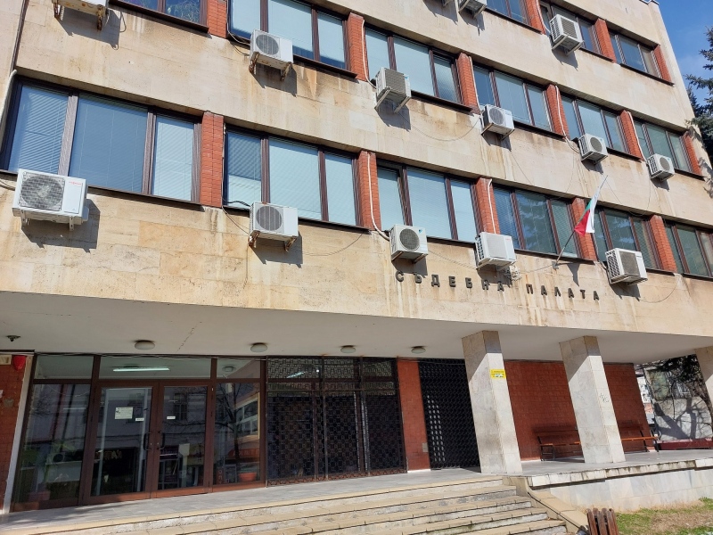 Най-тежката мярка „задържане под стража“ за дупничанин, задигнал килограм курабийки