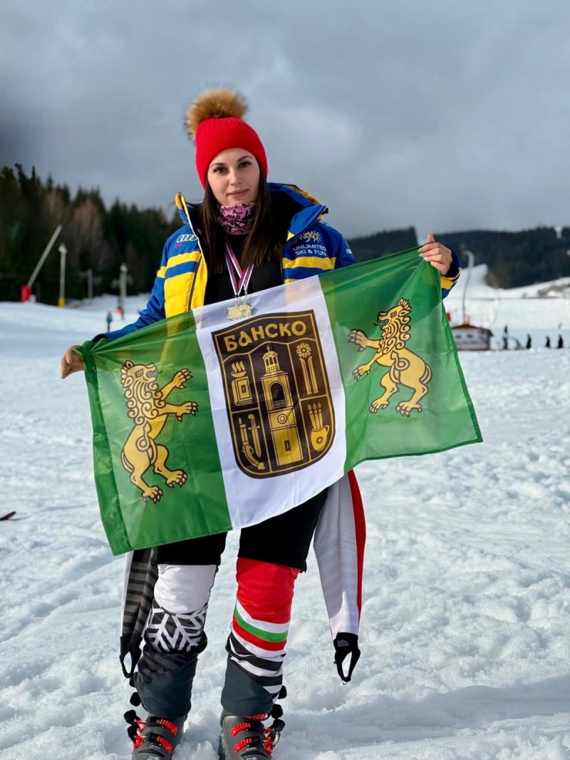 Стела от Банско отново на върха на световния ски елит