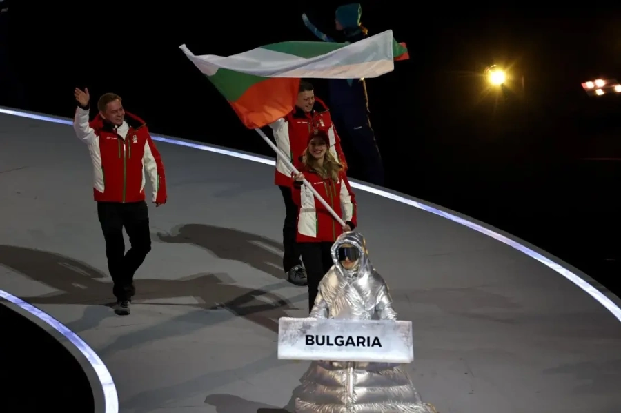 Биатлонистът Владимир Илиев развя българския флаг на Зимните олимпийски игри