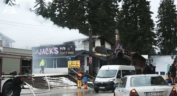 Мъж е пострадал при пожар в търговски обект на  \