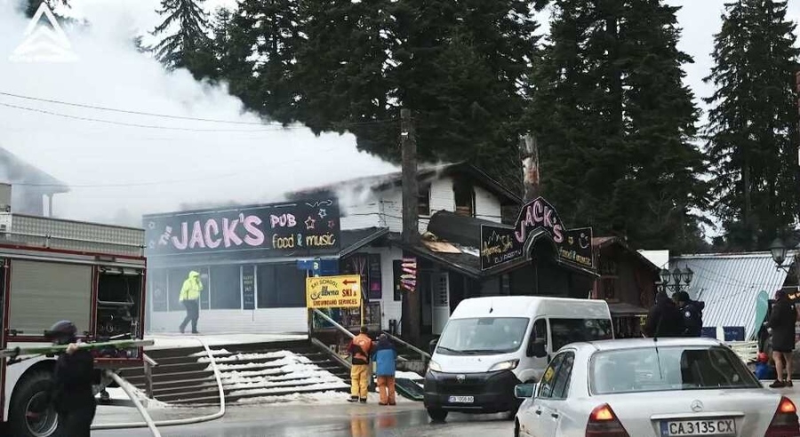 Мъж е пострадал при пожар в търговски обект на  \