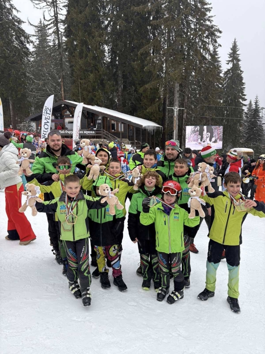 Впечатляващо представяне на децата от Разлог в гигантския слалом „Купа Чепеларе“.