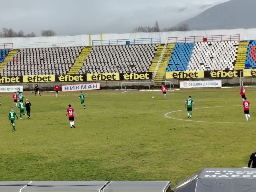 Греди и отменени голове при ремито между Марек и Оборище