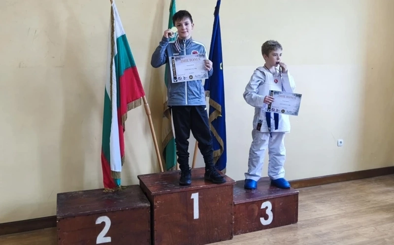 „Дарис“ – Кюстендил с 11 медала от „Челопеч Open“