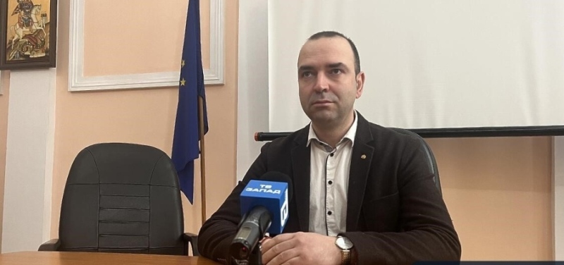 Подготовка за „замърсителят плаща“!  Сменят „бобрите” с 200 индивидуални кофи за всяко домакинство в кюстендилски квартал