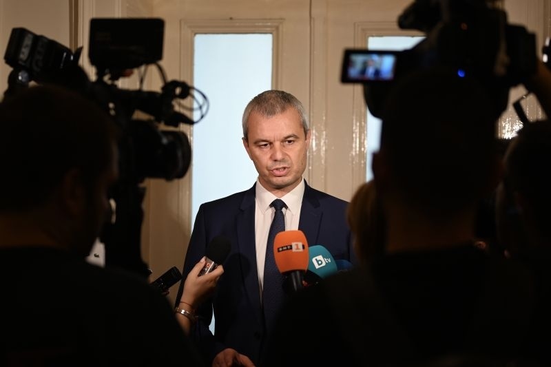 Костадинов: Терзиев да подаде оставка заради подкрепата си за \'\'педофилската секта\'\' в Петрохан