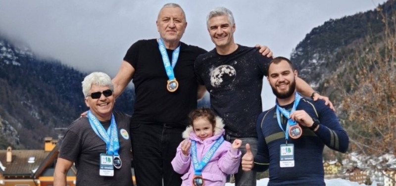 Успех в екстремни условия! Валентин Митрев от Сандански спечели 3 сребърни медала от Европейското по ледено плуване