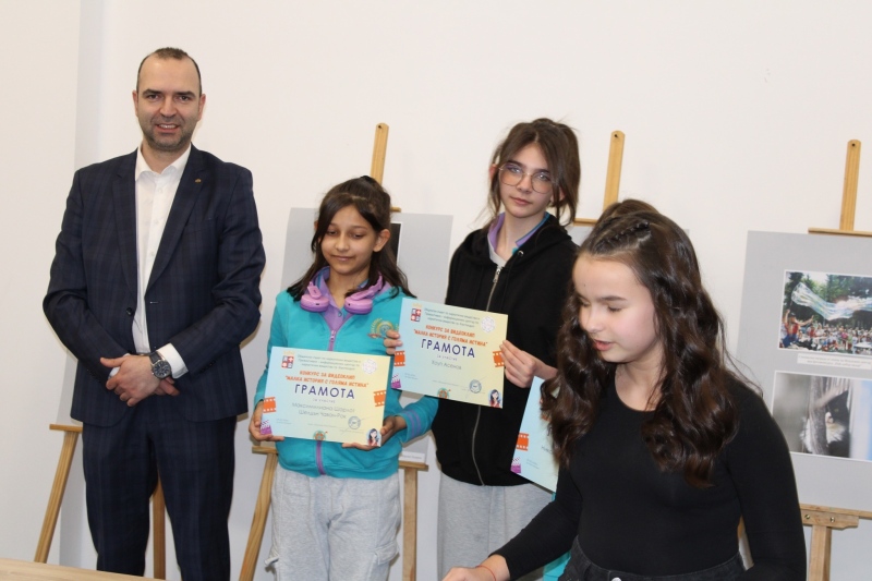 В Кюстендил обучаваха ученици как да се предпазват онлайн: Семейството е първи филтър при киберзаплахи