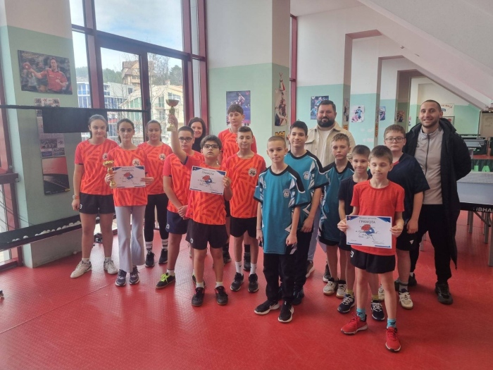 ОУ „Св. св. Кирил и Методий“ в Дупница триумфира в общинския кръг по тенис на маса
