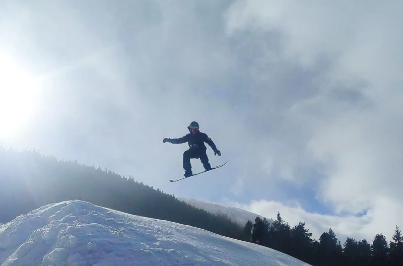 През февруари Мальовица става дом на зимните младежки състезания по сноуборд и ски
