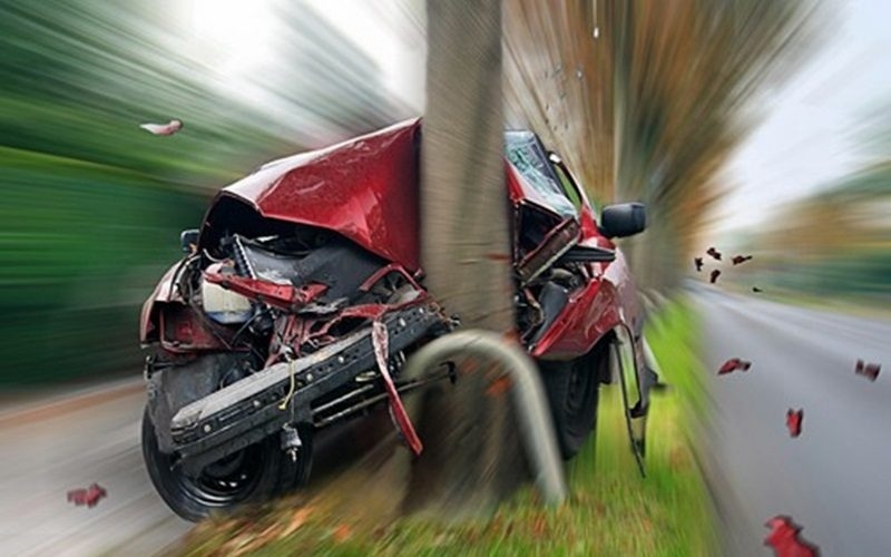 Шофьор загина след удар в стълб край село Баничан