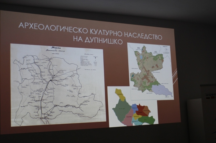 Бронзова фибула, сребърен денар от император Веспасиян и фигурки на гълъби сред находките на археолозите в Дупнишко