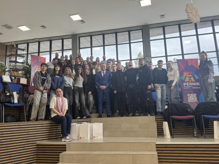 Наградиха над 80 млади доброволци от Перник за принос към  в „Сурва“