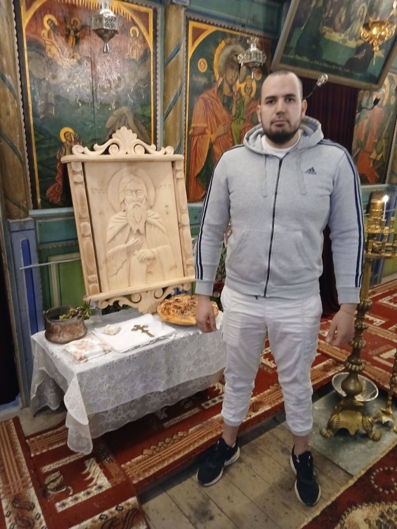 Благовест Киров предаде даренията и богоявленския кръст на храма в Мурсалево