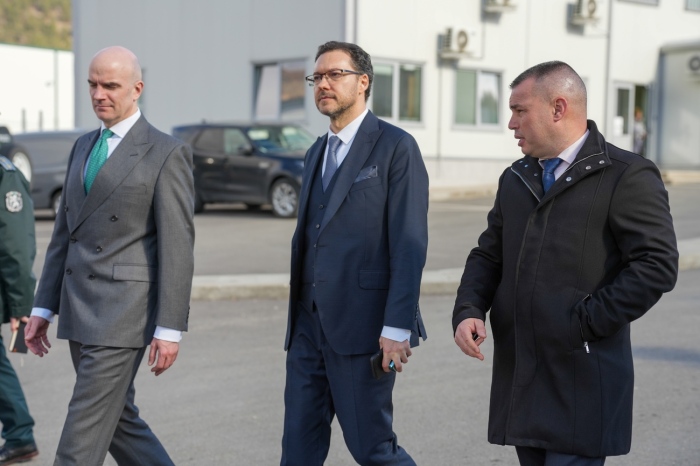 Вътрешният министър в оставка Даниел Митов се завърна с инспекция на КГПП-Калотина