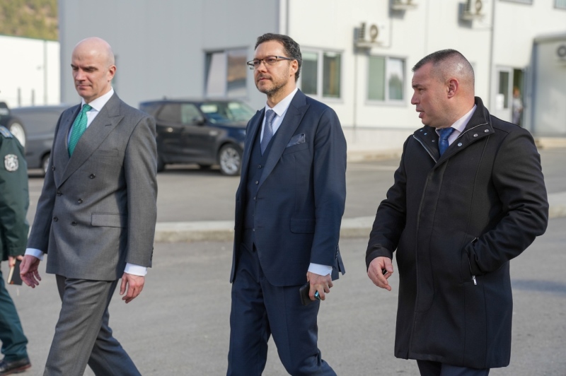 Вътрешният министър в оставка Даниел Митов се завърна с инспекция на КГПП-Калотина