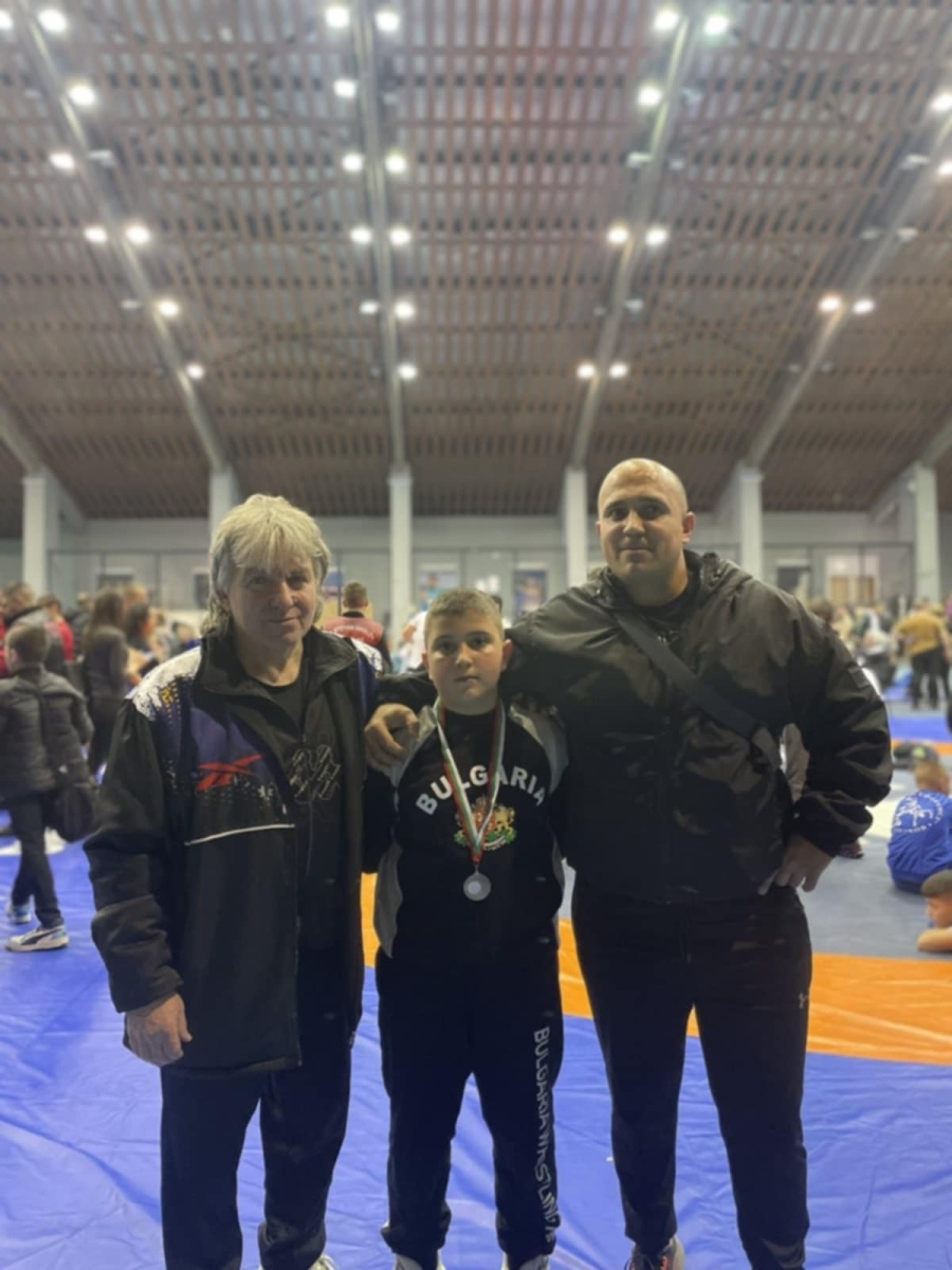 Йордан Стоилов от клуб по борба „Дупница“ спечели бронз на държавното първенство за деца